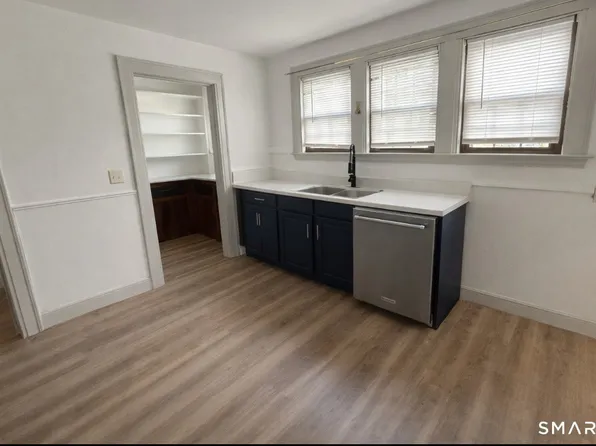 40 Rogers St #1, Branford, CT 06405