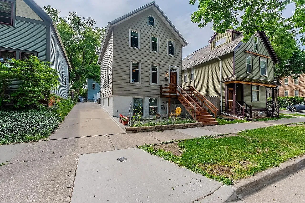 3 bed, 1.5 bath, 1978 sqft, $2,495 — Photo 1