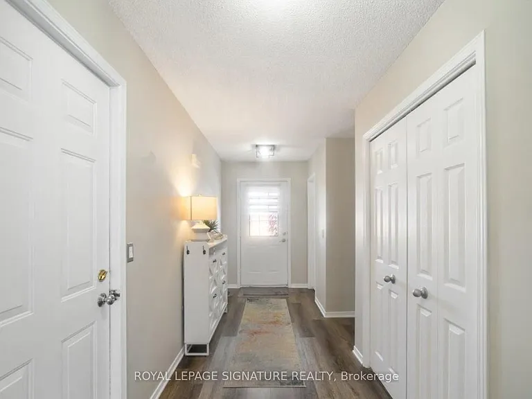 25 Meadowvale Dr #3 — Photo 3