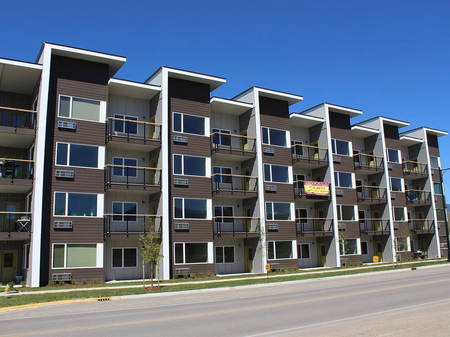 Lacey's Place Apartments — Photo 2