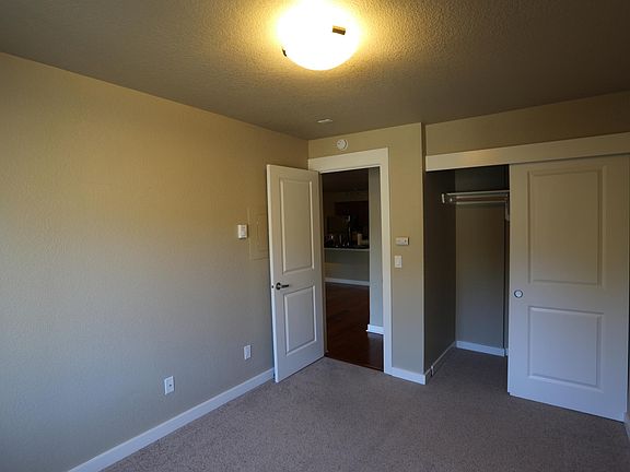 4th image of 840 NE 125th St APT 303