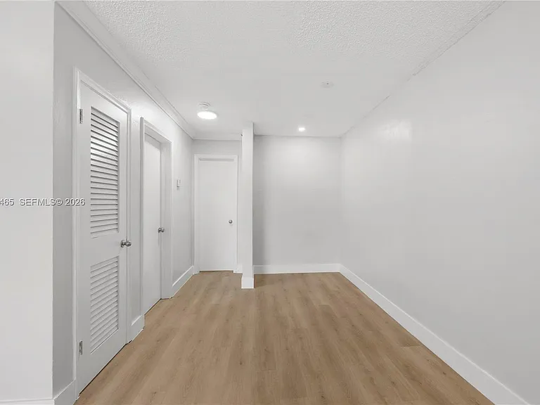 5450 Hollywood Blvd #210 — Photo 8
