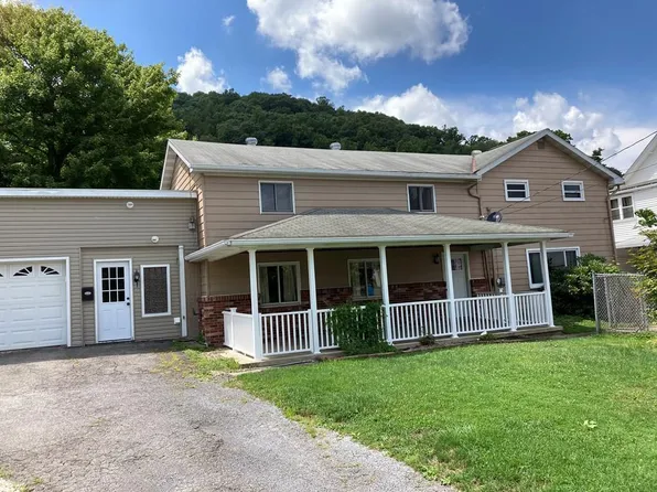 741 Liberty St, Franklin, PA 16323