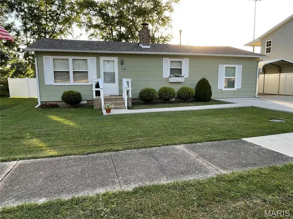 714 S Bond St, Cuba, MO 65453