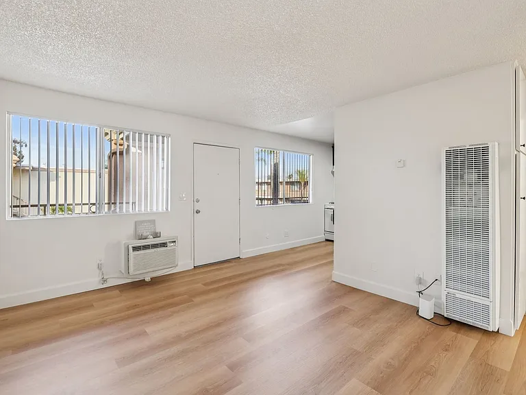Bella Vista Apartments — Photo 27