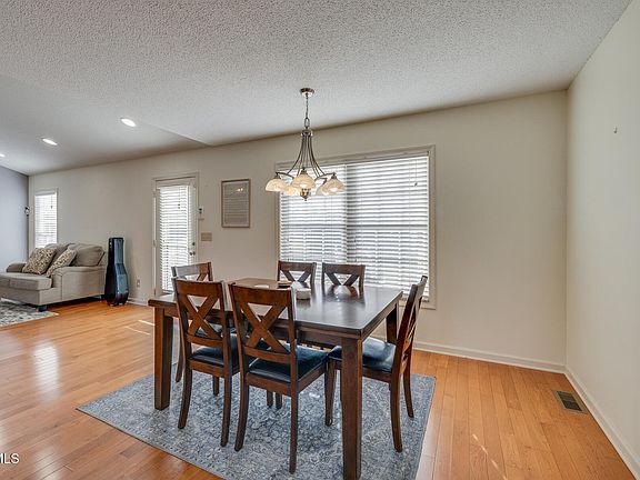 5th image of 70 Halls Meadow Ct