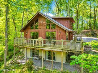 425 Hemlock Ln, Sevierville, TN 37876