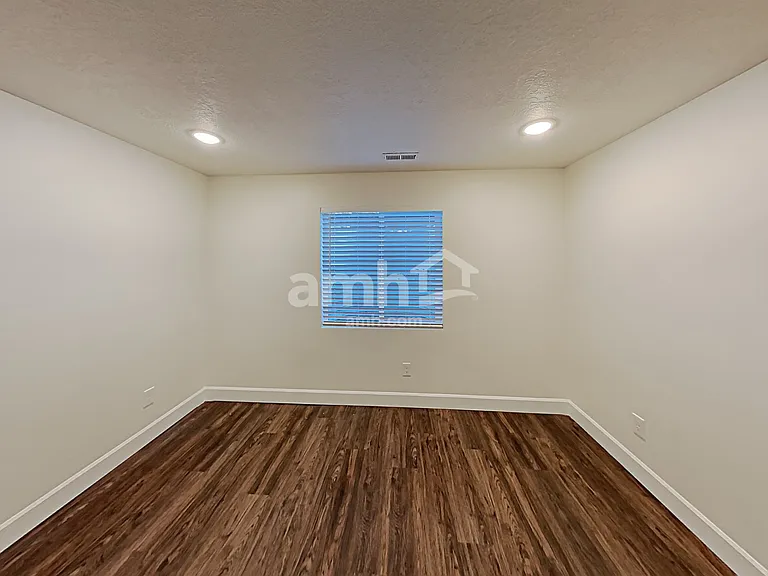 2151 E Silverado Ln — Photo 24