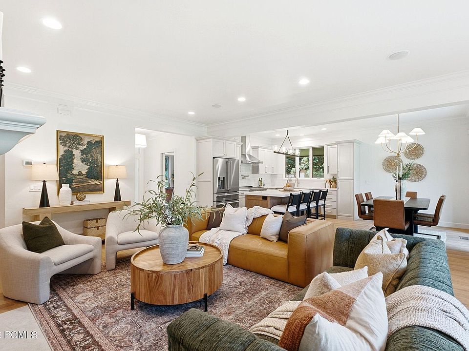 1st image of 12 W Village Cir