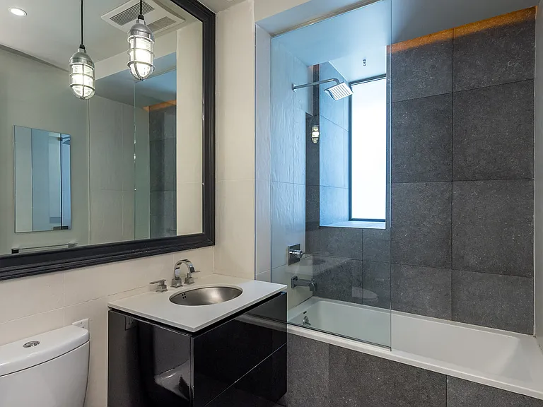 185 Leonard St #1B — Photo 7