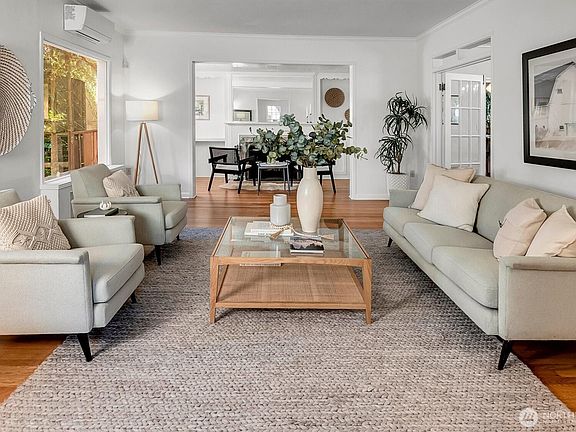 3rd image of 2321 33rd Avenue S