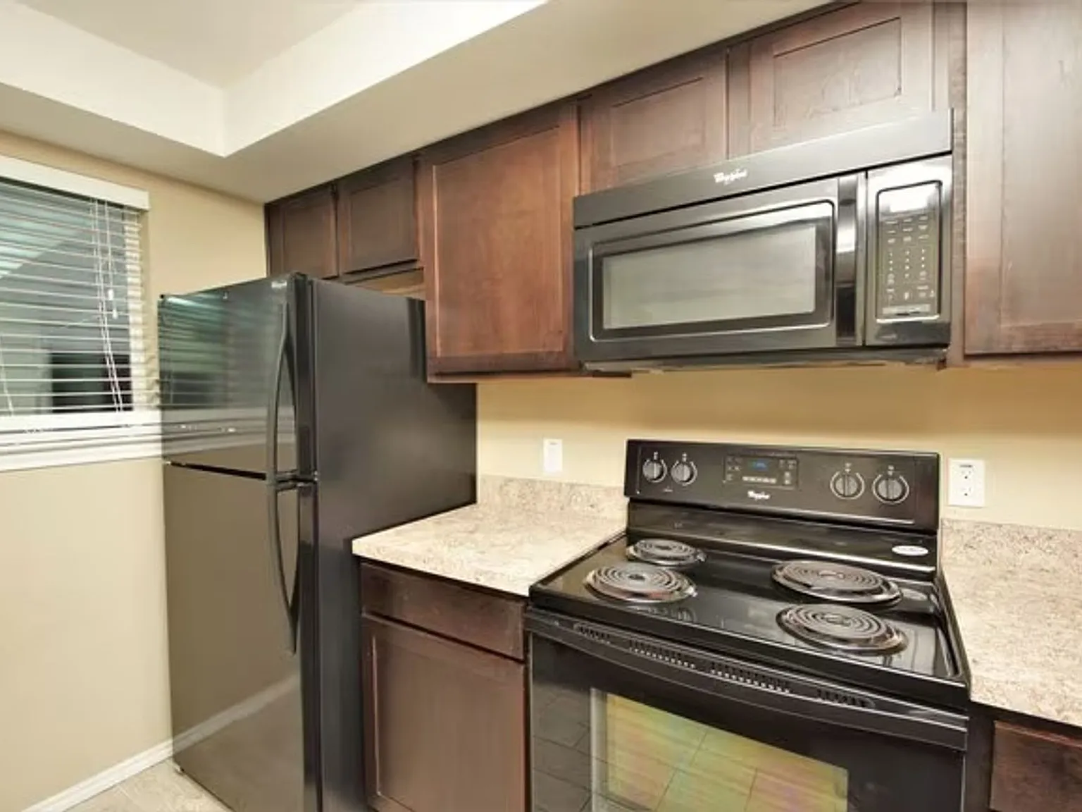 Stone Hill Apartments — Photo 3