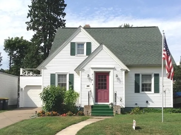 216 E Ridge St, Ironwood, MI 49938