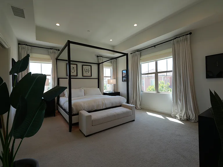 145 Plum Lily — Photo 11
