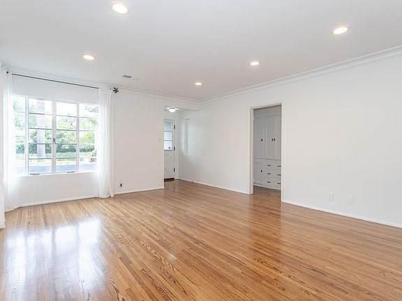 3rd image of 1158 Greenacre Ave