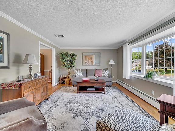 3rd image of 41 Little Brook Dr