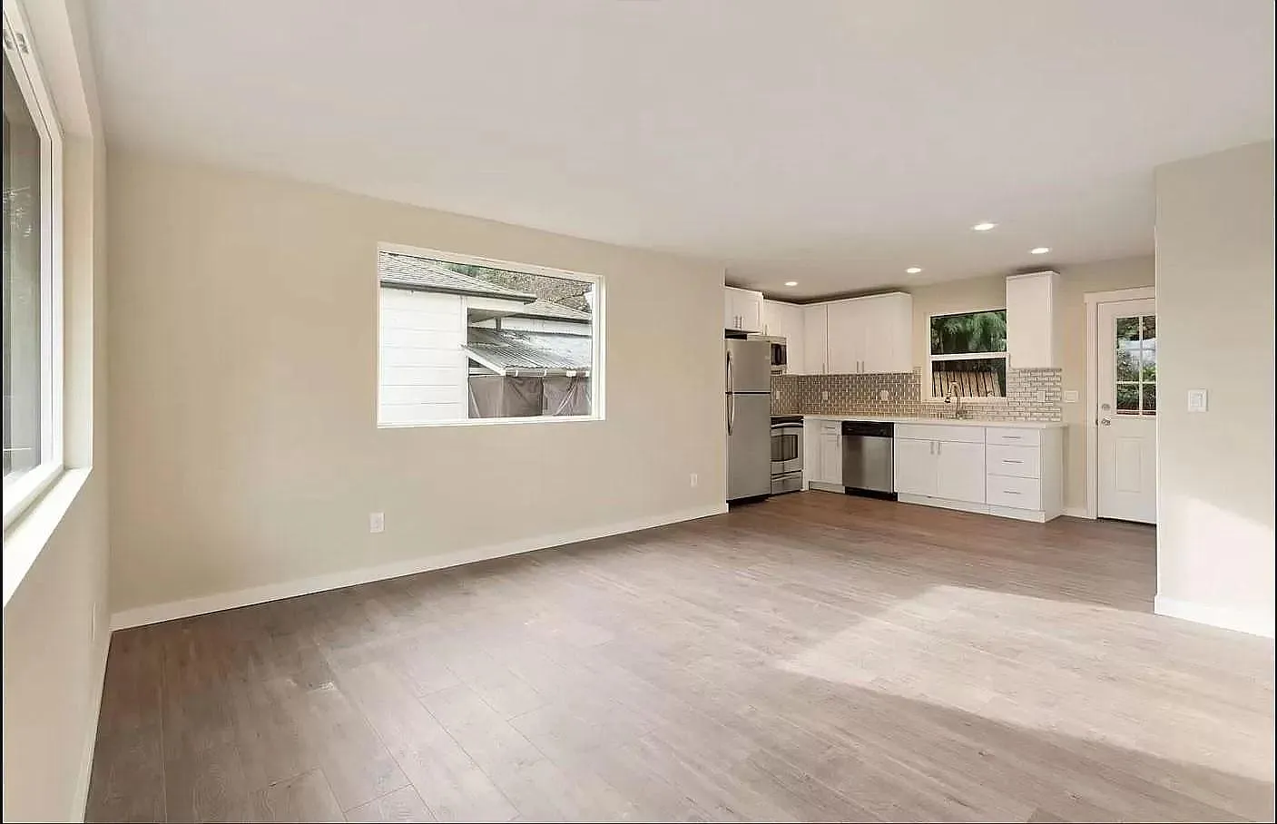 3 bed, 1227 sqft, $2,700 — Photo 4