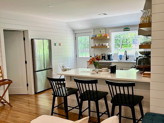 3rd image of 114 Pleasant Pines Ave
