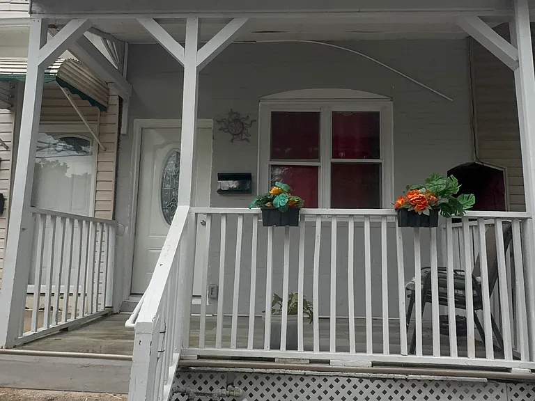 1014 Pear St — Photo 1