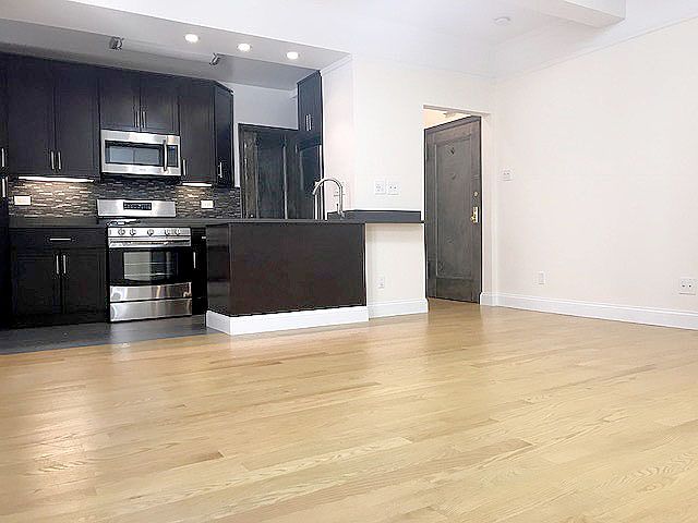 1st image of 37 W 72nd St APT 10C
