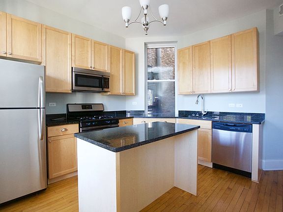 4th image of 3823 N Lakewood Ave
