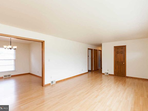 5th image of 17328 Diane Dr