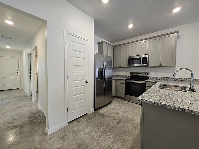 807 Wax Myrtle Ct #A/B — Photo 4