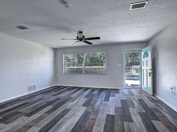 3rd image of 104 Clements Ave