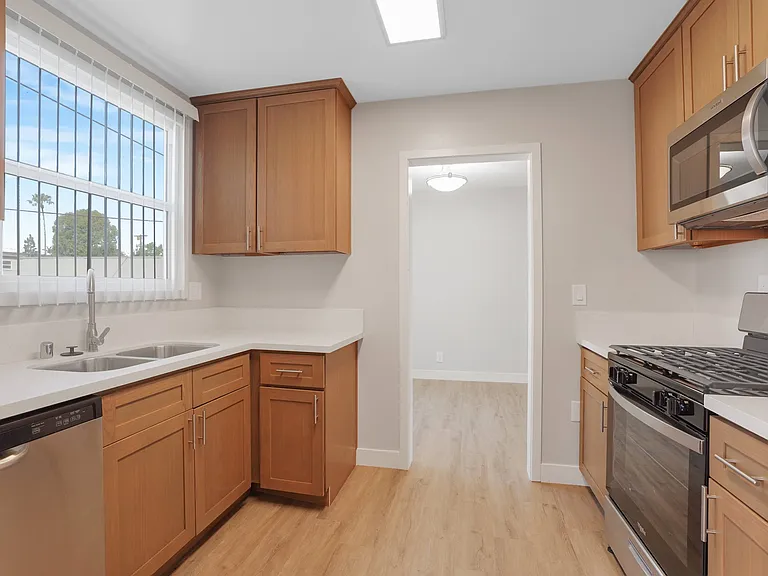 Hollypark Knolls Apartments — Photo 6