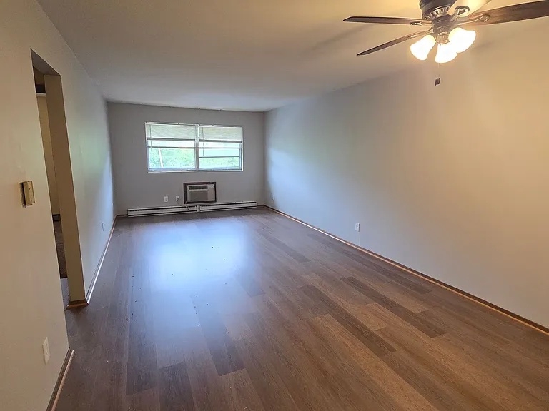 Wesleyan Apartments — Photo 16
