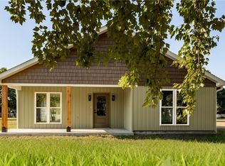 104 E North 2nd St, Findlay, IL 62534