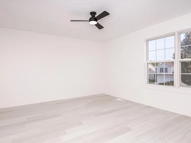 2805 Gill St — Photo 23
