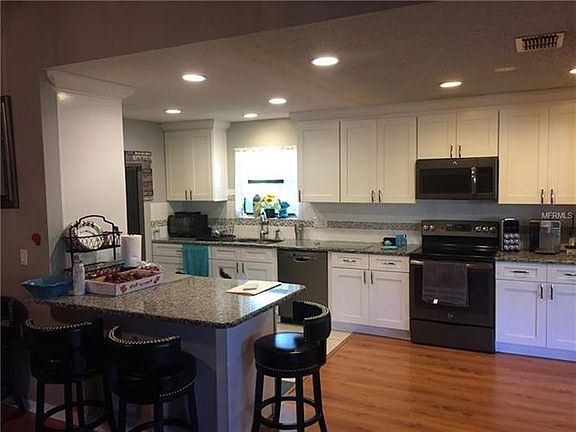 4th image of 1209 Lake Lucerne Cir