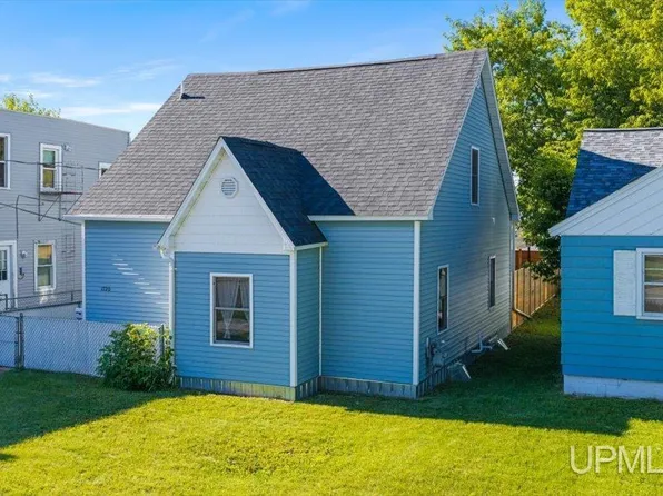 1720 8th Ave S, Escanaba, MI 49829