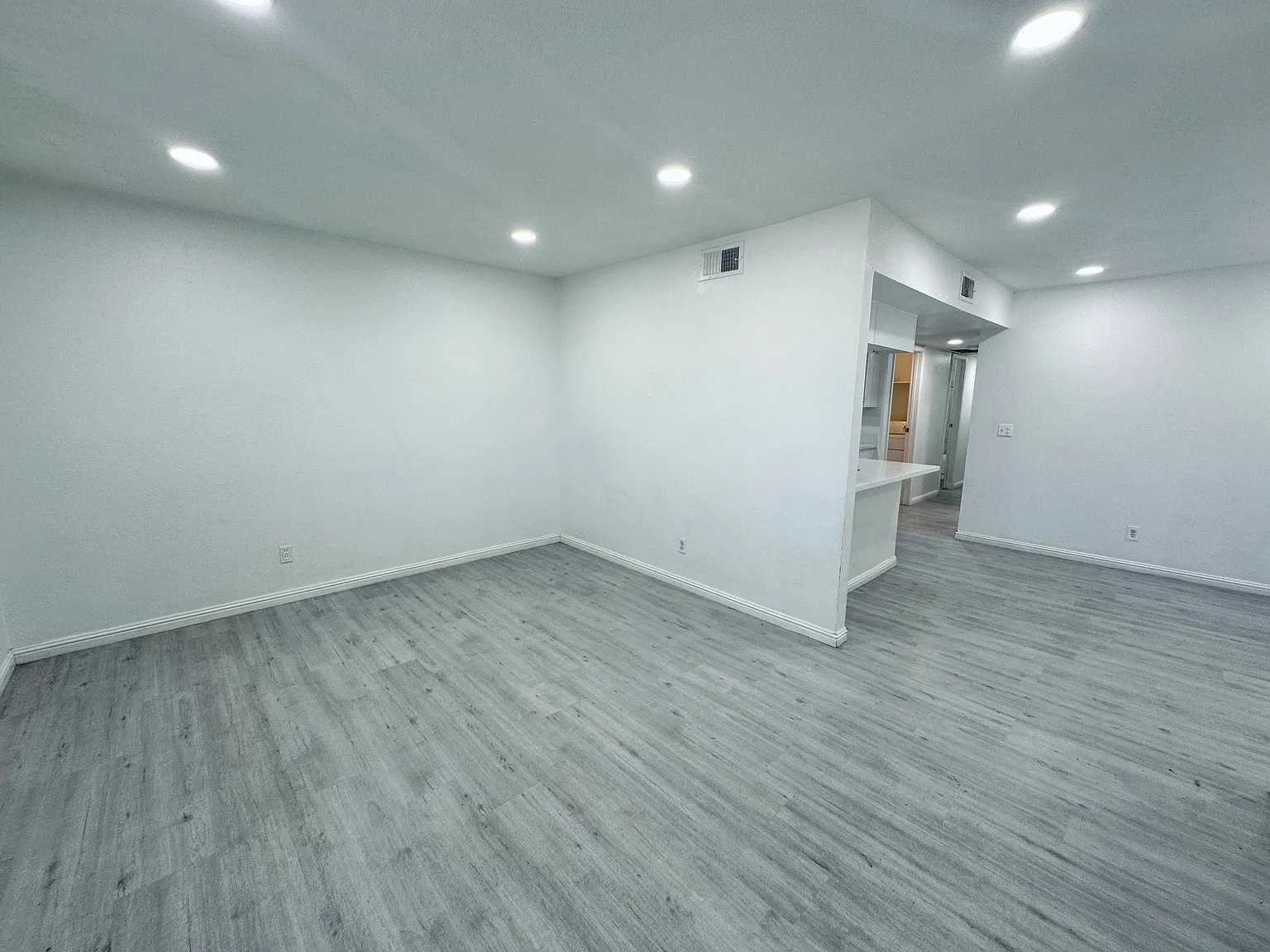2 bed, $1,095 — Photo 2