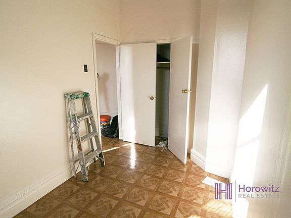 5th image of 2724 21st St APT 11