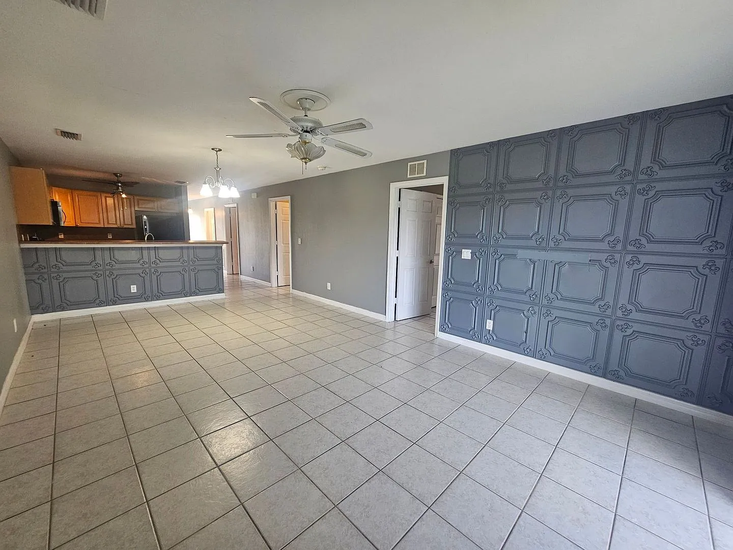 3/2/1 Duplex Available for Annual Rental with lawn care included and well maintenance! — Photo 2