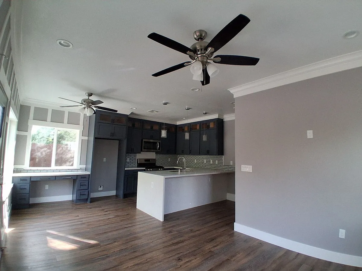 Building Photo - 2112 Eicher Ave