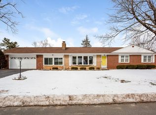 22 S Tallyho Dr, Springfield, MA 01118