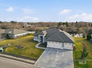 11887 W Pinewood River Ln, Star, ID 83669
