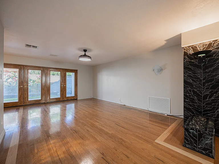 3137 N 4th Ave — Photo 5