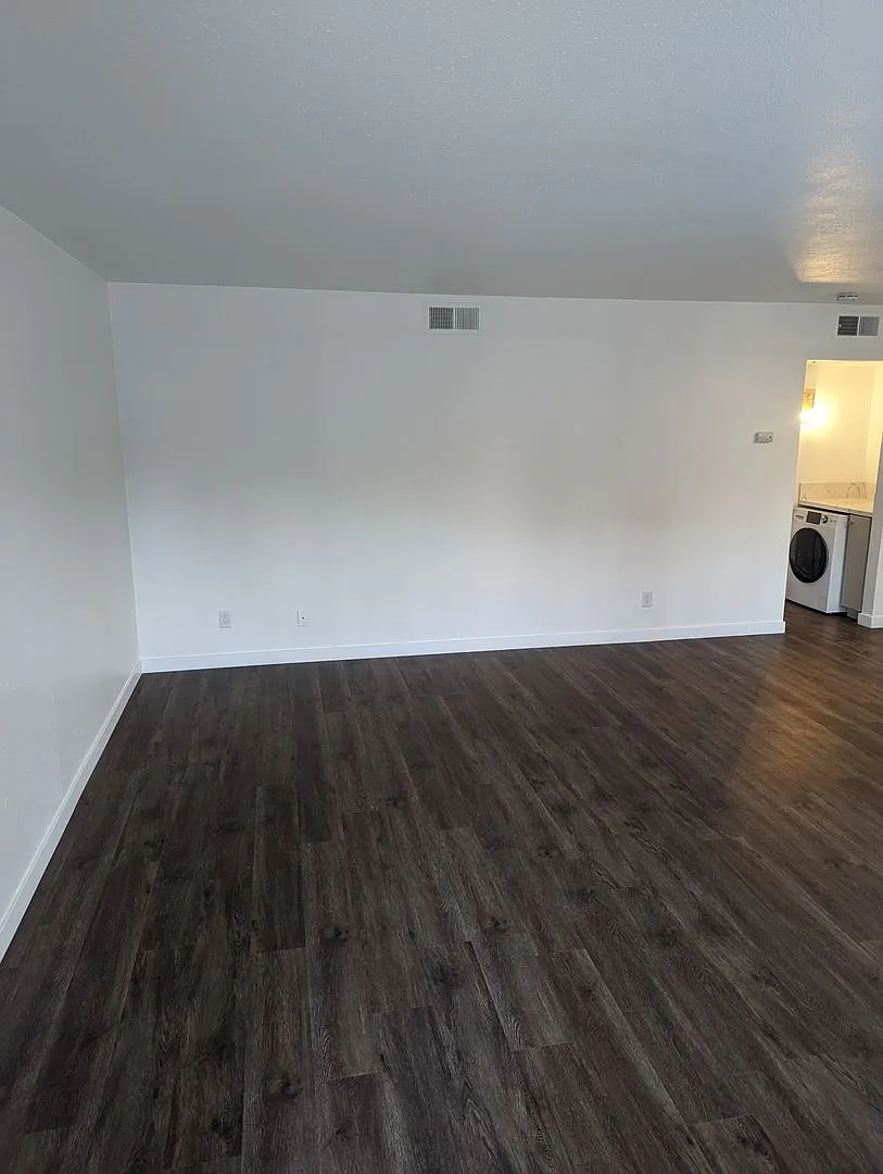 Now Available 1 & 2 Bedroom Renovated Apts! — Photo 4