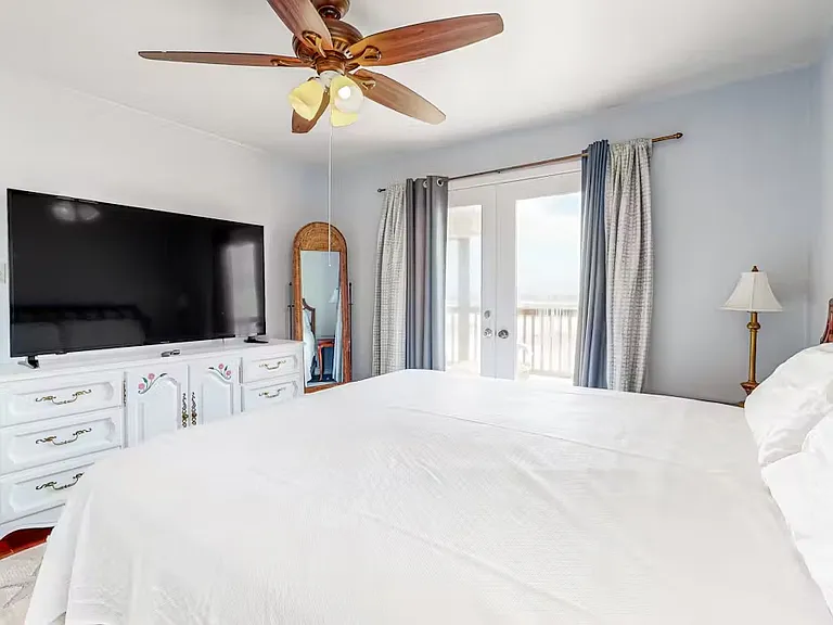 5994 Beach Blvd — Photo 11