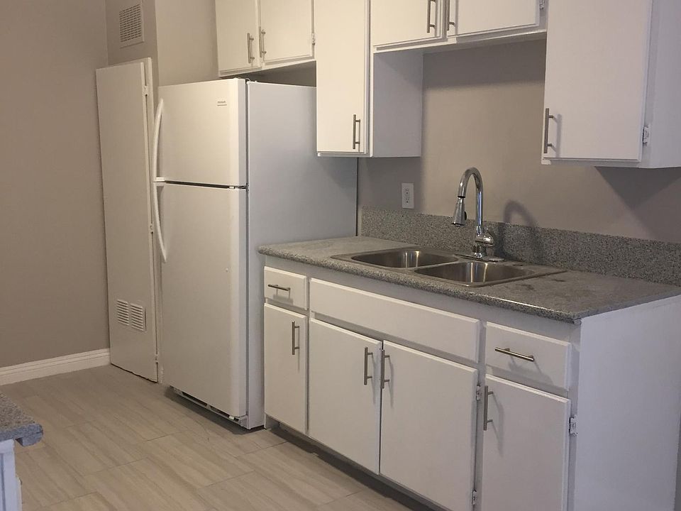 1st image of 5112 Oakland St APT 103