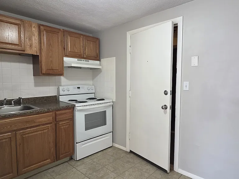 25 Hamilton Ave #18 — Photo 2