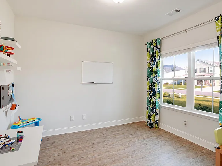 180 Shelton St — Photo 9
