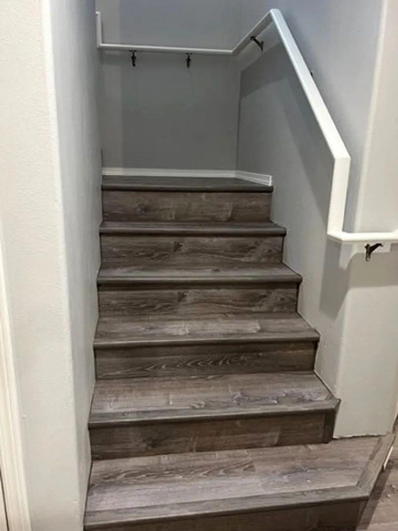 $500 Off First Month's Rent Fully Renovated Renton Highlands 3-Bedroom, 2.5 Bath, 1234asf Townhome. — Photo 4