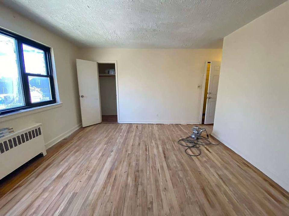 1st image of 116-49 171st St #2