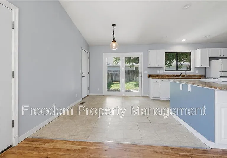 6127 N Portsmouth Ave — Photo 5