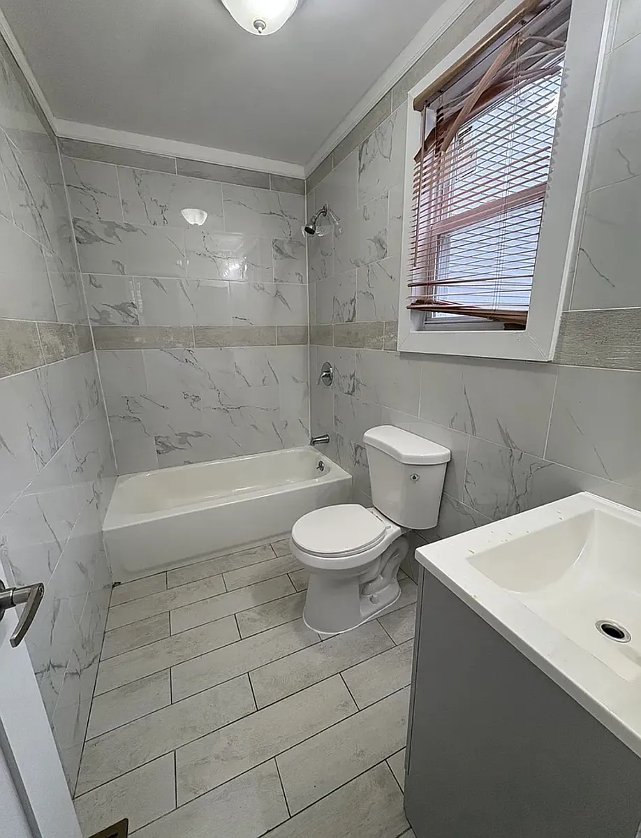 Building Photo - 317 W Runyon St #2